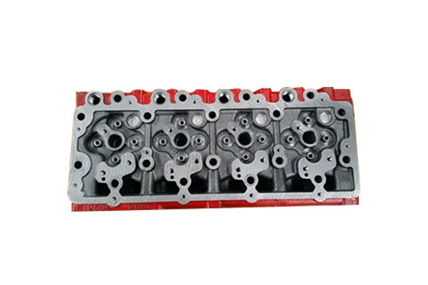 How does the cylinder head cooling system achieve efficient heat dissipation?
